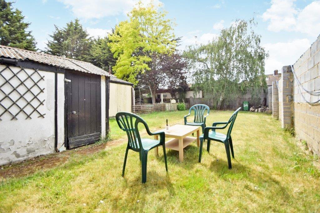 Stoke Poges Lane, Slough, SL1 2 bed semidetached house £349,950