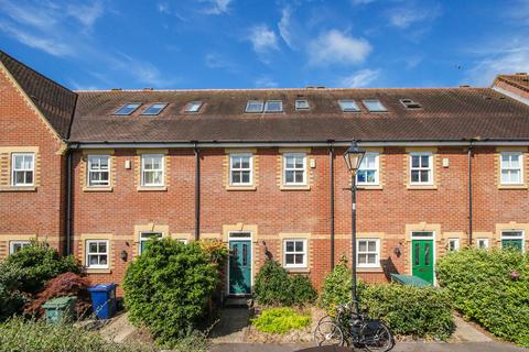 4 bedroom terraced house to rent - Plater Drive, North Oxford