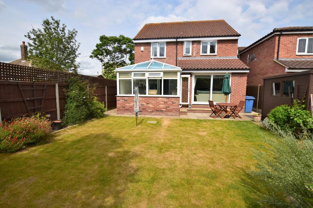 Highbury Way, Great Cornard, CO10 0HE 4 bed detached house £360,000