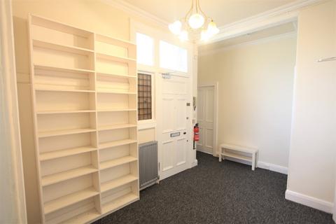 4 bedroom flat to rent, Strathearn Road, Marchmont, Edinburgh, EH9