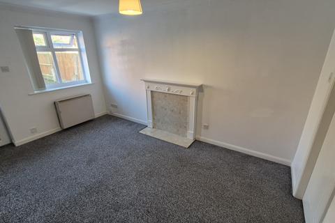 2 bedroom semi-detached house to rent, Clipstone Gardens, Leicester LE18