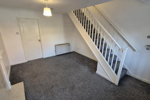 2 bedroom semi-detached house to rent, Clipstone Gardens, Leicester LE18