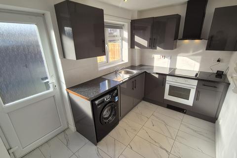 2 bedroom semi-detached house to rent, Clipstone Gardens, Leicester LE18