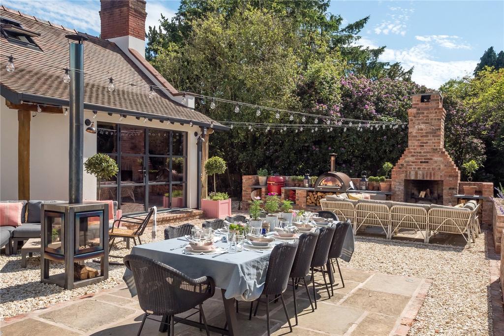 Al Fresco Dining