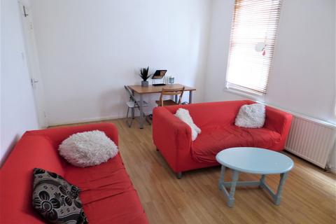 4 bedroom terraced house to rent - Cephas Avenue, Stepney green, London E1