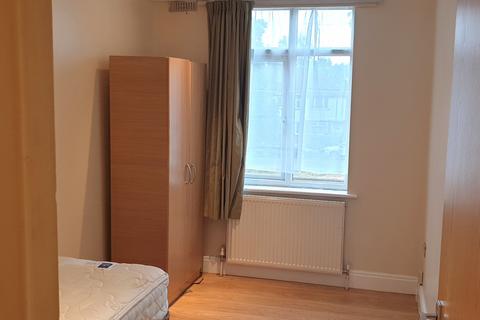 2 bedroom flat to rent, Honeypot Lane, Stanmore HA7