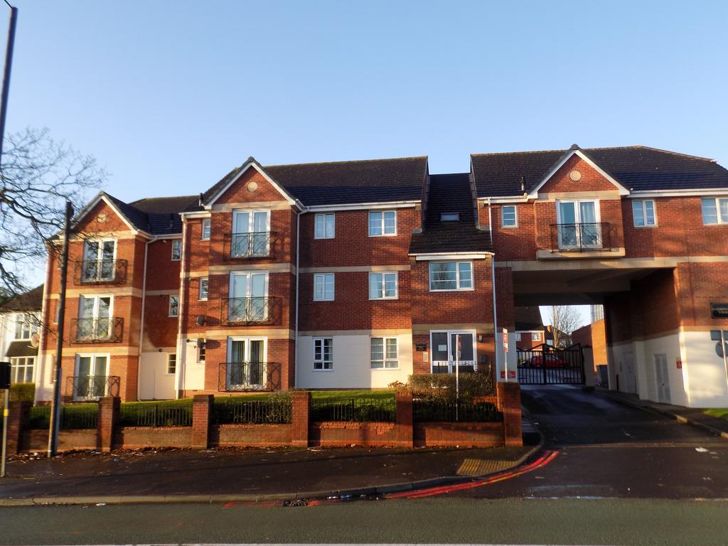 Sandringham Court, Walsall Road, Great Barr, Birmingham B42 2 bed