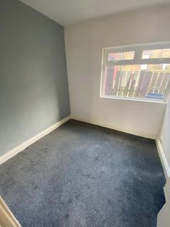 2 bedroom flat to rent, Highcliffe Gardens, Gateshead NE8