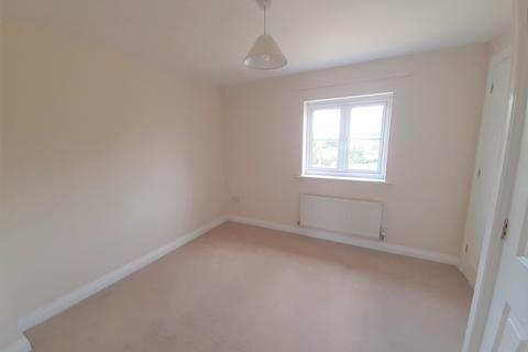 2 bedroom end of terrace house to rent, Mulberry Close, Gillingham