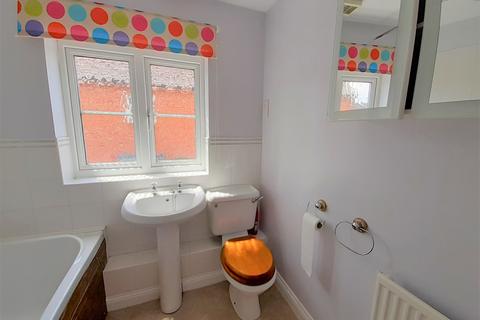 2 bedroom end of terrace house to rent, Mulberry Close, Gillingham