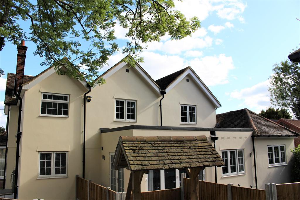 Whitewebs Cottage, Main Road, Ingatestone, Essex, CM49HX 1 bed apartment to rent £897 pcm (£