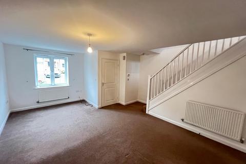 3 bedroom semi-detached house to rent, Neals Crescent, Grantham, NG31