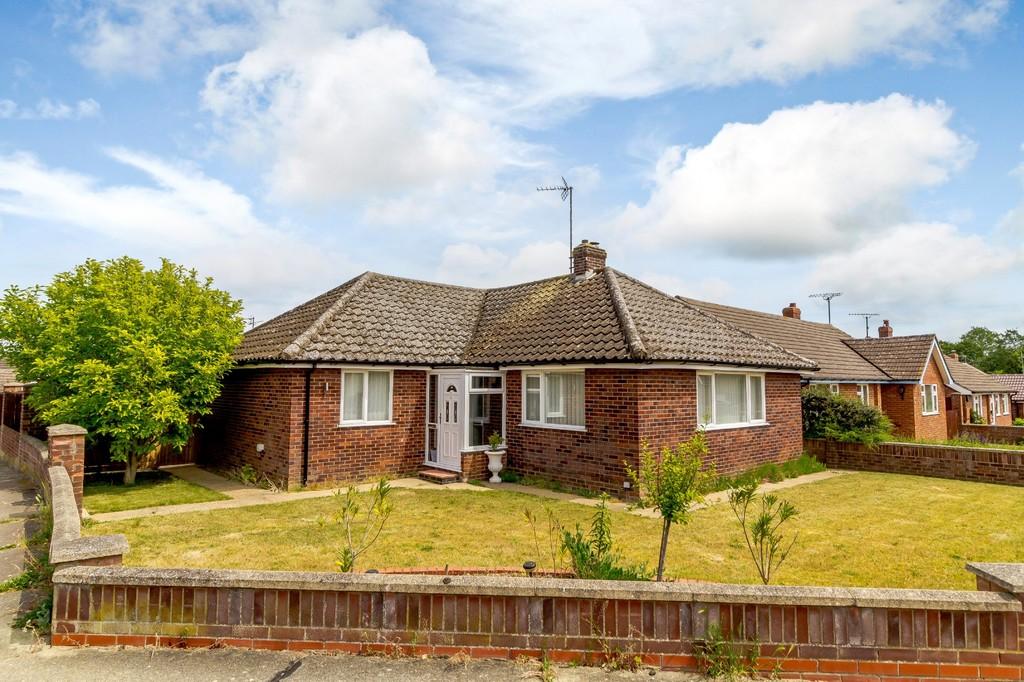 Stowmarket, Suffolk 3 bed detached bungalow for sale £300,000