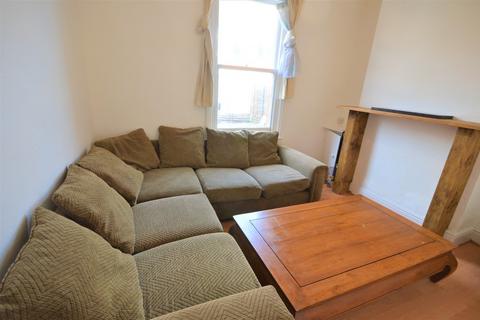 4 bedroom detached house to rent, Alma Road, Winton