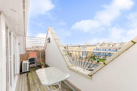 3 bedroom penthouse to rent, Ritherdon Road, Balham, SW17