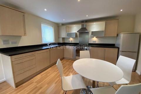 3 bedroom apartment to rent, Elmira Way, Salford M5