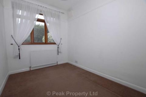 2 bedroom bungalow to rent, North Crescent, Southend On Sea SS2