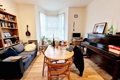 3 bedroom flat to rent, Belmont Road, Haringey