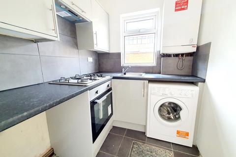 2 bedroom flat to rent, Ashfield Road, Manor House