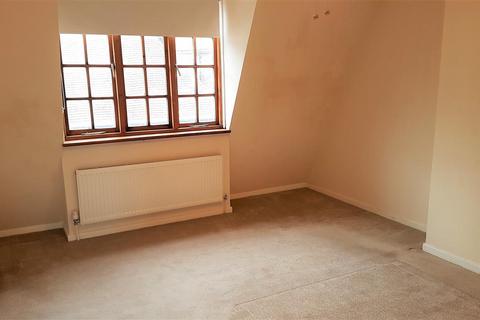 2 bedroom flat to rent, High Street, Hythe