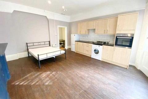 Studio to rent, Oriental Place, Brighton