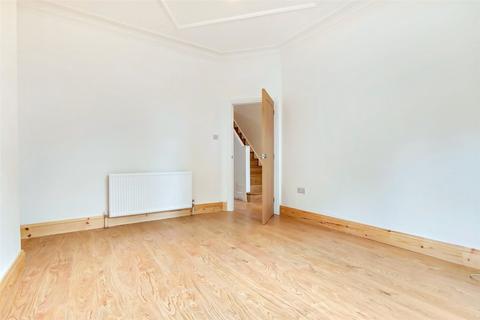 4 bedroom terraced house to rent, East Road, London, E15