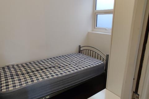 2 bedroom apartment to rent - Whitechapel Road, London