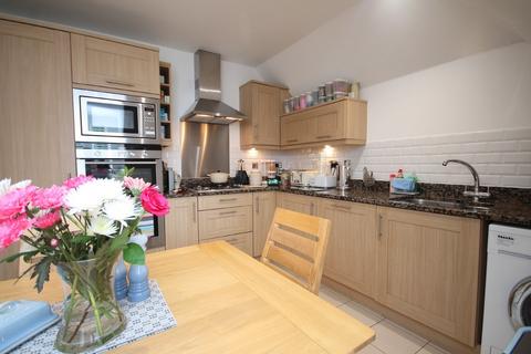 2 bedroom penthouse to rent, GARLANDS ROAD, LEATHERHEAD, KT22
