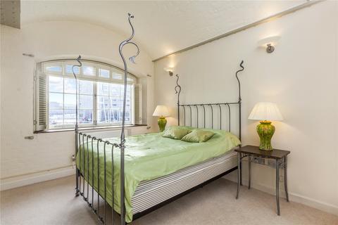 3 bedroom flat to rent, Ivory House, East Smithfield, St Katharine Docks, London