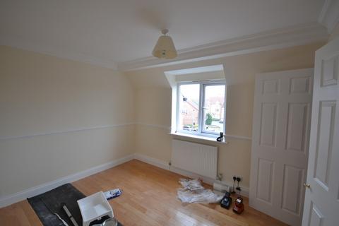 2 bedroom flat to rent, Heathfield Park Drive, Chadwell Heath