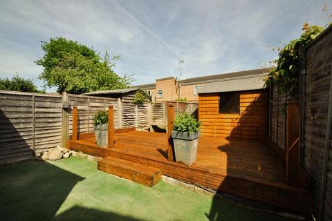 4 bedroom terraced house to rent, Laburnum Road, London SW19