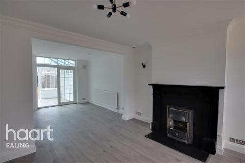 3 bedroom detached house to rent, Midhurst Gardens, Middlesex, UB10