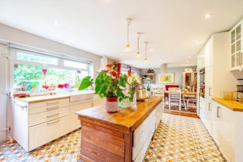 undefined, York Close, Kings Langley, WD4