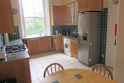 4 bedroom flat to rent, Polwarth Gardens, Polwarth, Edinburgh, EH11