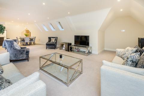 2 bedroom penthouse to rent - North Park, Gerrards Cross