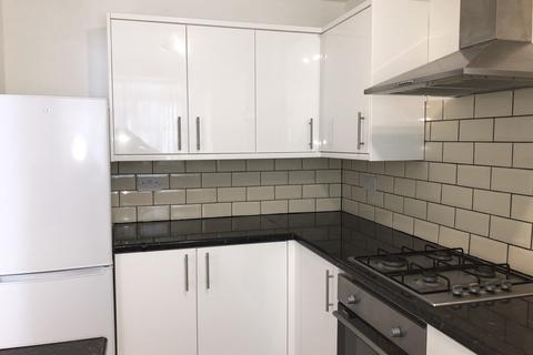 2 bedroom flat to rent, Lyndn House, London SW4