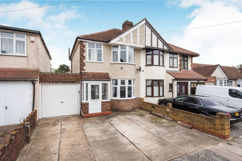 4 bedroom semi-detached house to rent, Waverley Avenue