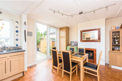 4 bedroom semi-detached house to rent, Waverley Avenue