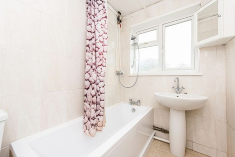 3 bedroom semi-detached house to rent, Waverley Avenue