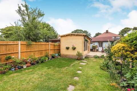 3 bedroom semi-detached house to rent, Waverley Avenue