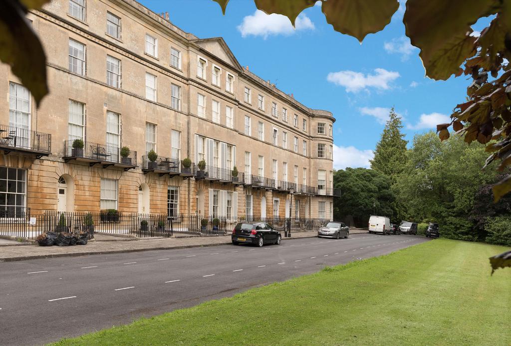 Sion Hill Place, Bath, Somerset, BA1 2 bed flat for sale £895,000