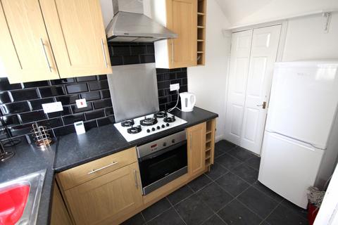 2 bedroom terraced house to rent, Walford Mount, Leeds, West Yorkshire, LS9