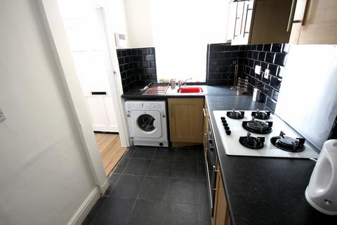 2 bedroom terraced house to rent, Walford Mount, Leeds, West Yorkshire, LS9