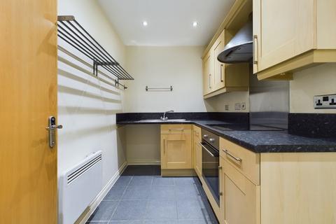 2 bedroom flat to rent, Coniston House, Spinner Croft