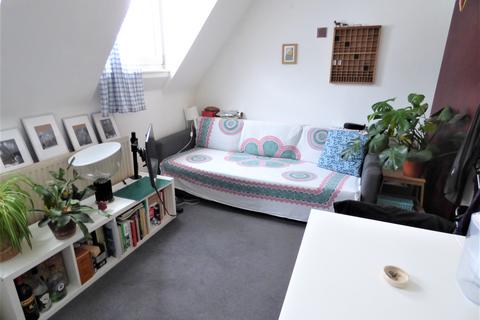 1 bedroom flat to rent, Roman Road, Bow, London E3