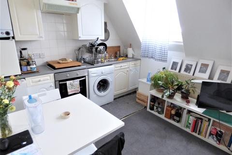 1 bedroom flat to rent, Roman Road, Bow, London E3