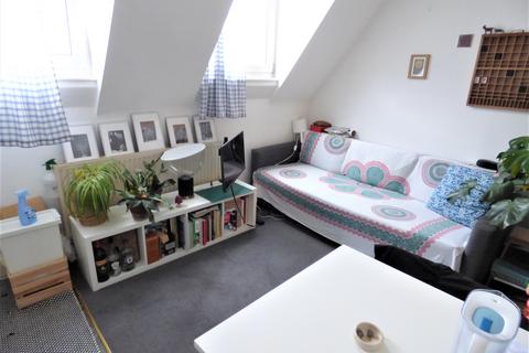 1 bedroom flat to rent, Roman Road, Bow, London E3