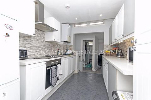 2 bedroom apartment to rent, Galliard Road, London N9