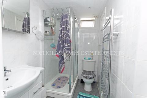 2 bedroom apartment to rent, Galliard Road, London N9