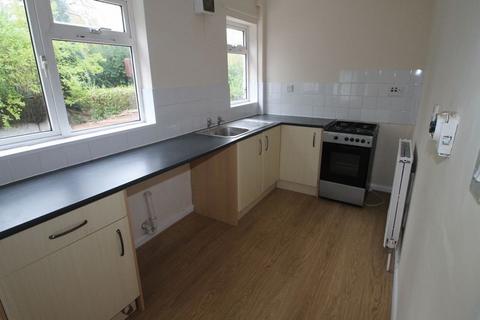 2 bedroom end of terrace house to rent, Austrey Avenue